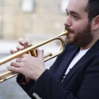 David Perez (student Orkest Master) speelt ‘Song for Health’